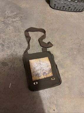 Compact Olive Green Men's Messenger Crossbody Bag with Graphic Panel